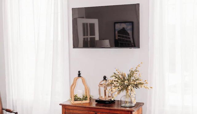 Cozy Riverview Cottage. 5 minute walk to downtown in Hermann