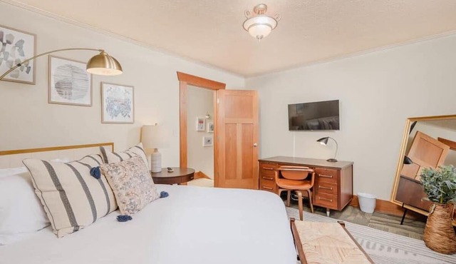 Centrally Located Home w/Yard & Fast WiFi in Oshkosh