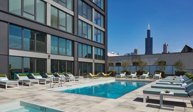 Hip West Loop Studio w/Gym & Coworking, nr UIC, by Blueground in Chicago