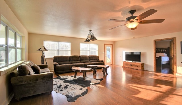 Riverview Upper, 1BR/1BA, 2 Balconies, Sleeps 4 in Kerr County