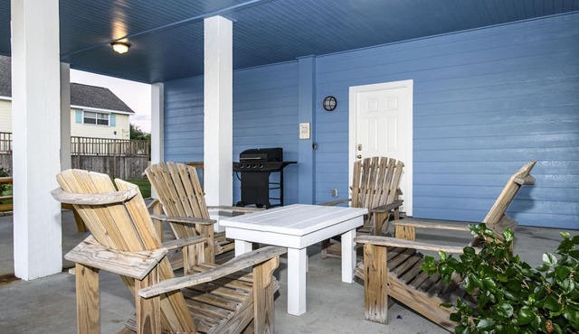 Coastal Class Waterfront - "Your Home away from Home" in Rockport