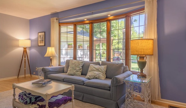 Plum Creek - Large home with 2 kitchens close to Pier Cove! in Fennville