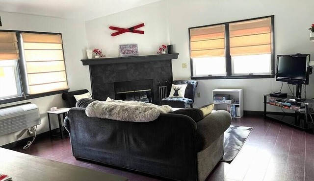 Chic 2BR Suite on Jiminy Mtn Sleeps 8 - Gorgeous in Hancock