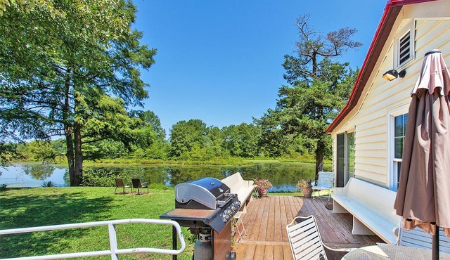 Hidden Heaven lake house. Quiet private cottage on 1 acre in Lanexa