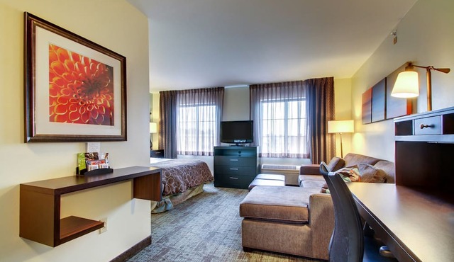 Free Breakfast. Pool. Downtown Location. Great for Business Travelers! in Middleton