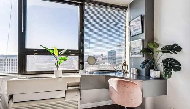 MICH AVE, Downtown, Grant Park 2bd/2ba #23 in Chicago