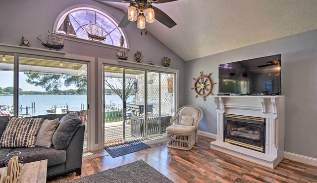 Riverfront Cottage: Fire Pit & Kayaks in Deltaville