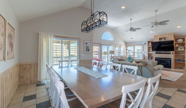 The Get Away - KDH MP 9.5, 83 Yds to Beach, Elevator, Pool, Hot Tub, FREE Pool Heat, Pets OK in Kill Devil Hills