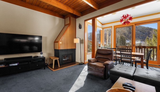 Keystone Townhome Close to Shuttle for Lifts & Short Walk to Lakeside Village in Keystone