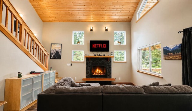 Close to Golf/Lake | Hot Tub | Deck | Dogs | BBQ in Leavenworth