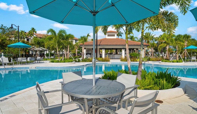 Vista Cay Huge Lakefront Next to Clubhouse in Orlando