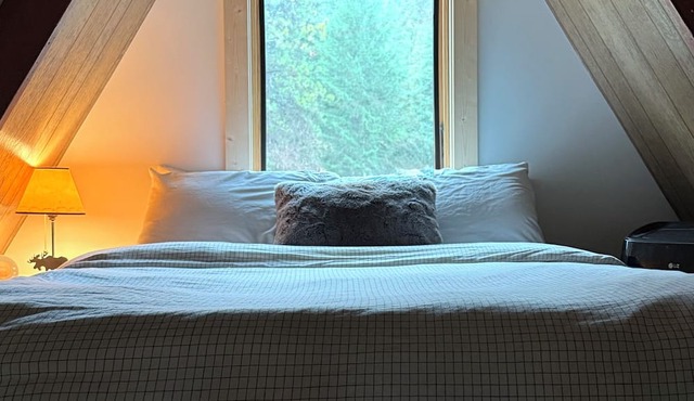 Vintage A-frame Cabin with Private River and Scenic Views in Peshastin