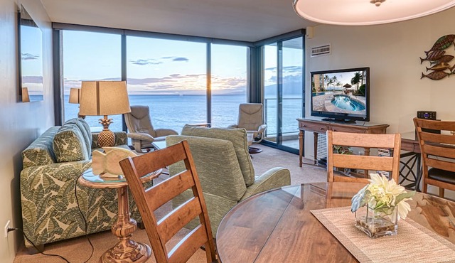 100% Oceanfront & Unobstructed View -The Mahana 8th floor, 1BR/2BATHROOMS! in Lahaina