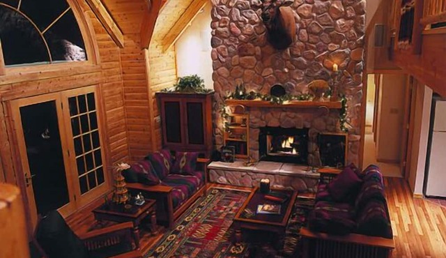 Wildlife Surrounds! Enjoy Fireplace, Pool Table, Fire Pit, Piano. Near Marina! in Galena