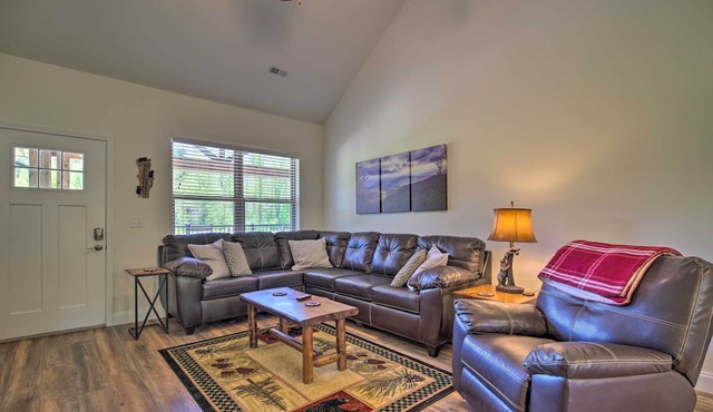 Townsend Condo w/Pool, Great Smoky Mountain Views in Townsend