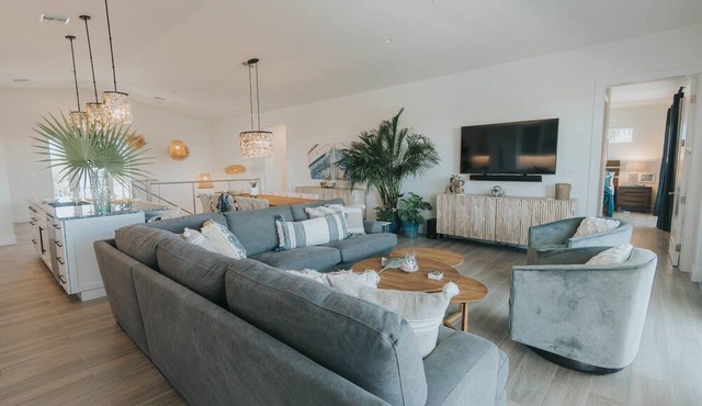 Luxury 5BR/7BA Waterfront Oasis | Private Pool, Dock & 5 Master Suites in Marathon