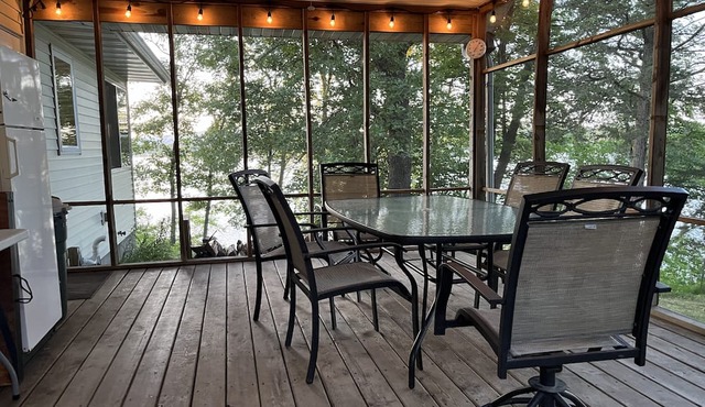 Lake Wisconsin Family Home with great views, beach access, pier. in Lodi