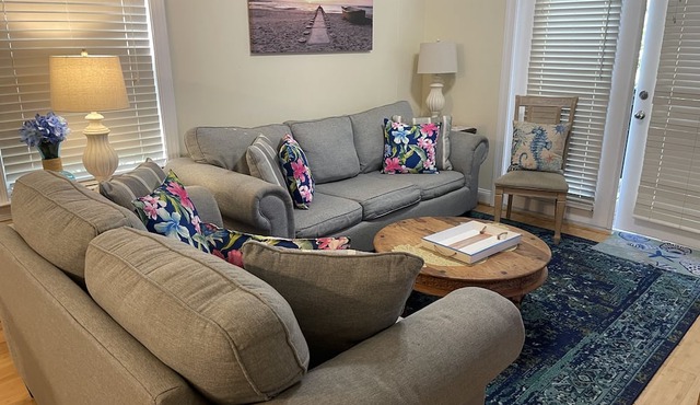 Casa Calypso- Beautiful Tropical 3 KING Beds, 3 baths - 2 miles to beach in Key West