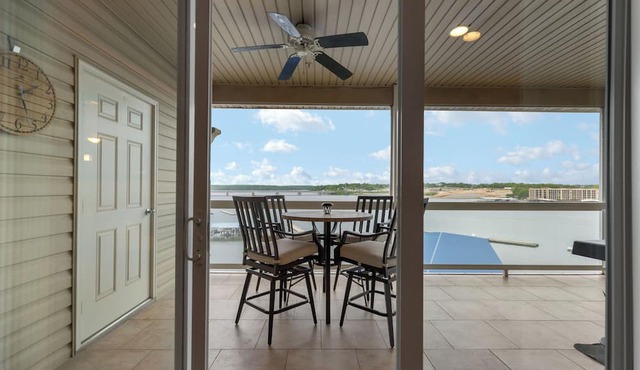 Lands' End V.I.P. 3 Suite Condo - Near Outlet Mall - Elevator, Wi-Fi, Water Park in Osage Beach