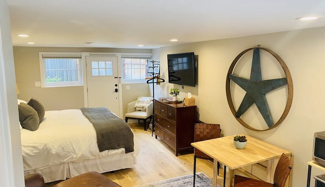 Welcome to our Luxury Memory Lane Hideaway in Portland