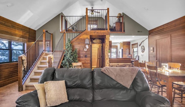 Rustic Cottage Retreat in Kearney