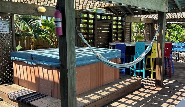 Private Resort - 1/2 mile to Beach - Tranquil 2 Bedroom in Jamaica Beach in Jamaica Beach
