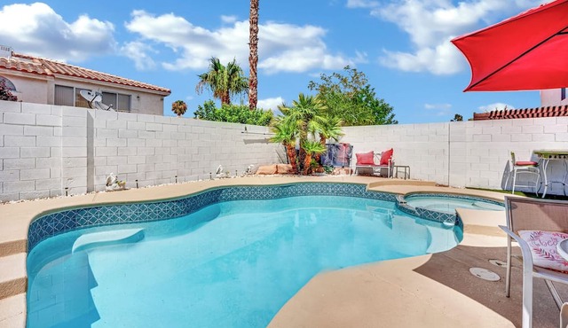 A perfect 6-bedroom home for a group of friends in vibrant Las Vegas. in Las Vegas