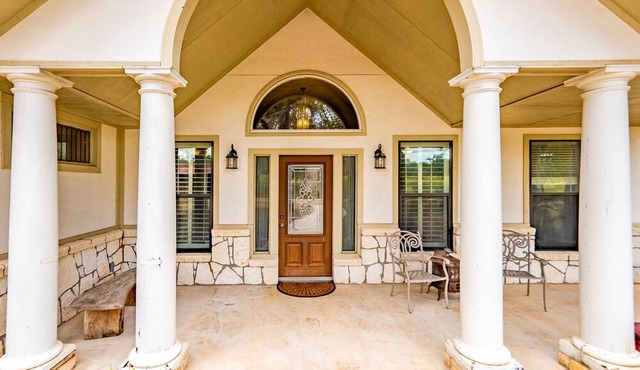 House on acreage with room to kick off your boots and relax in Ingram