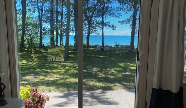 Cozy 3-Bedroom Waterfront Cottage with Private Beach in Fennville