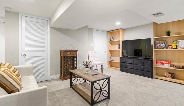 Newly active beautiful 5-bedroom house in a prime location near DC in Arlington