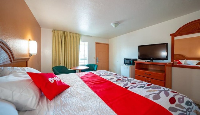 Queen Bed|Non-Smoking in Madras OR