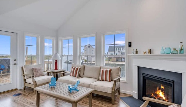 Luxury Waterfront Private Dock Bay Views Near Chincoteague Sleeps 10 in Greenbackville