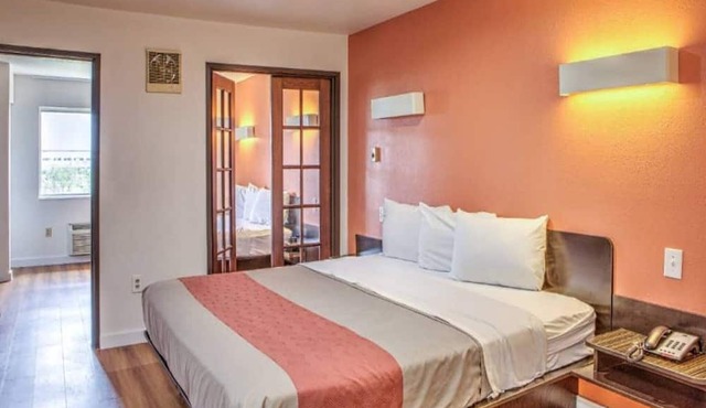 1 Queen Bed|Suite,Nsmk,Sofa-Bed in Dallas