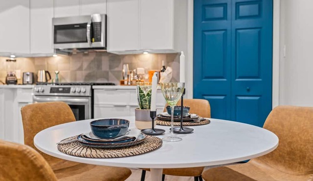 Stylish Old City Big 1BR Steps to Historical Sites in Philadelphia
