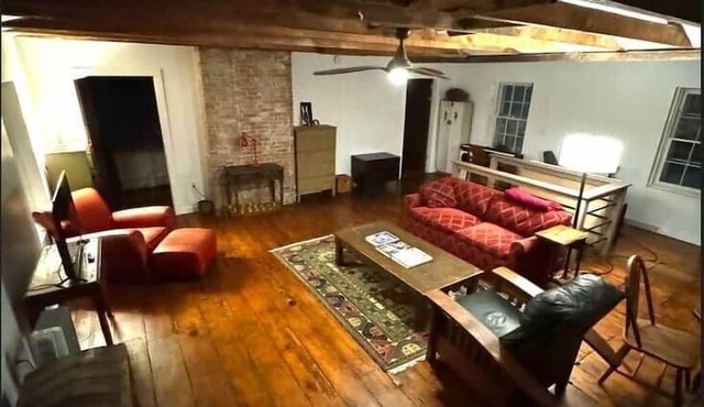 Riverfront Rustic 1824 Mansion in Troy
