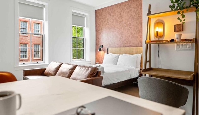 Sosuite | 2Bed Apt w Den, Laundry, Desk in Philadelphia