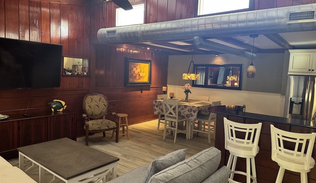 Walk To Siesta Village And Beach/Private Heated Pool & Hot Tub in Sarasota