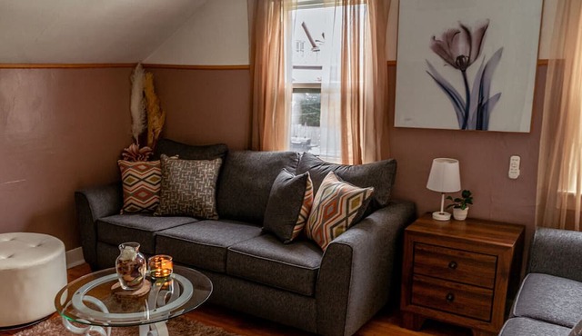 Cozy 1-bedroom house in Sheboygan walking distance to the lake and downtown. in Sheboygan