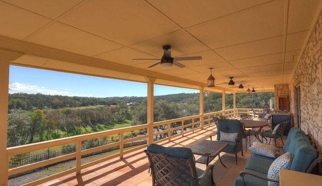 "The Cliff House" Riverfront with incredible views! Sleeps 18! in Hunt