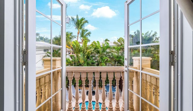 BY THE SEA VACATION VILLAS 4 BED/PRIVATE POOL/STEPS TO THE BEACH in Lauderdale-by-the-Sea