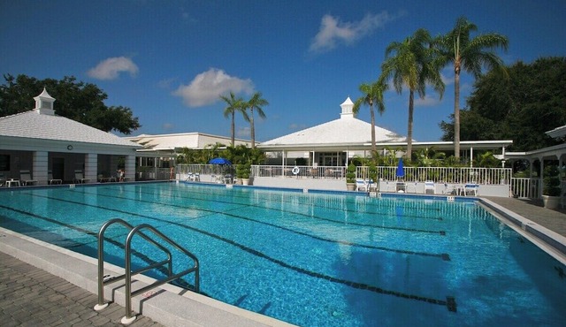 Lagoon front 2/2 condo - Overlooking the golf course - Approach Shot in Venice