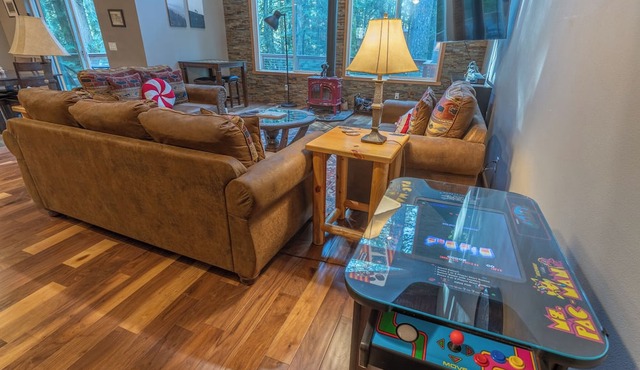 Beutiful mountain cabin, hot tub, big deck, 3rd night free before 9/4/26 in Rhododendron