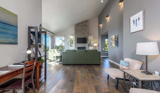 Hillside Home for 10 w/Panoramic Ocean Views! in Sea Ranch
