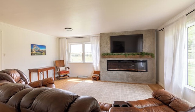 Brule River Secluded Getaway Hot Tub Firepit Pet-Friendly Private Yard in Brule