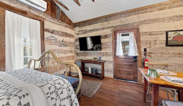 Adorable Augusta Cabin in Augusta