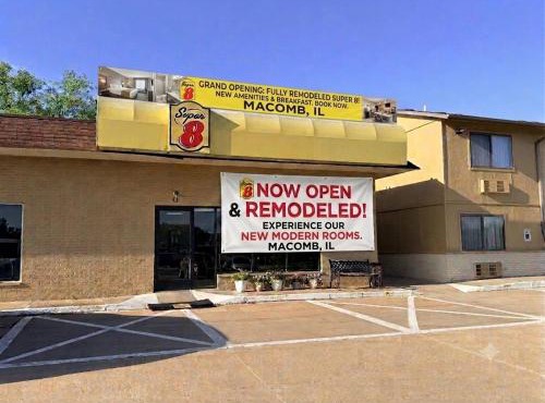 Super 8 by Wyndham Macomb in Macomb