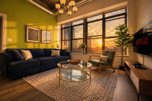 Convenient Cozy 2BR Loft with Optional Parking for 8 guests Near McCormick Place, Soldier Field and Lakefront Trail in Chicago