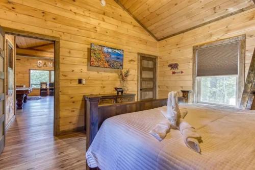 Mt LeConte Views 3 Kings Sleeps 12 Hot Tub in Gatlinburg
