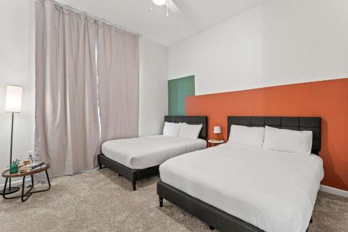 Riviere 3BR Apartment Stylish King Family Pets Friendly Pool & Gym Near Epic Universe in Orlando