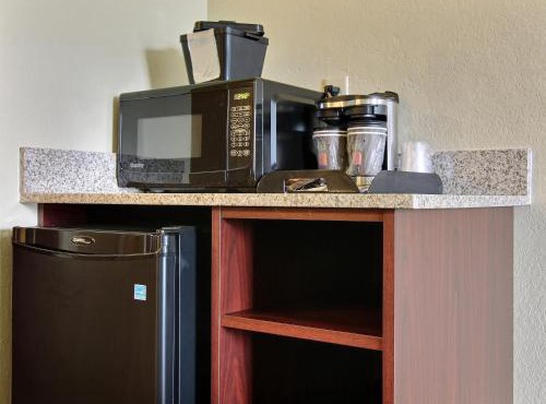 Cobblestone Hotel & Suites Hartford in Hartford